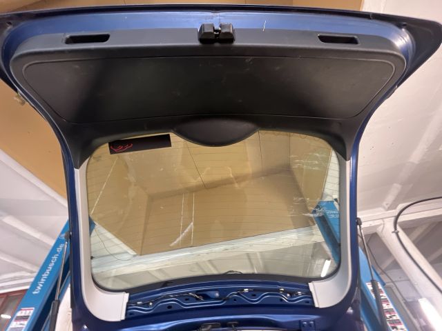 bontott FORD FOCUS II Csomagtérajtó Kárpit