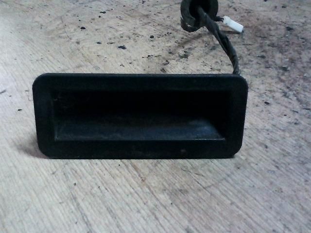 bontott FORD FOCUS II Csomagtérajtó Kilincs