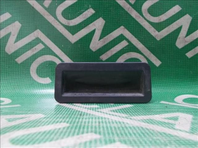 bontott FORD FOCUS II Csomagtérajtó Kilincs