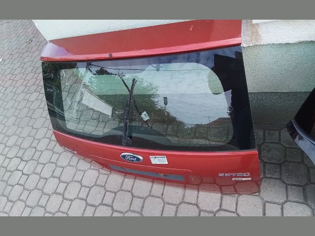 bontott FORD FOCUS II Csomagtérajtó (Részeivel)