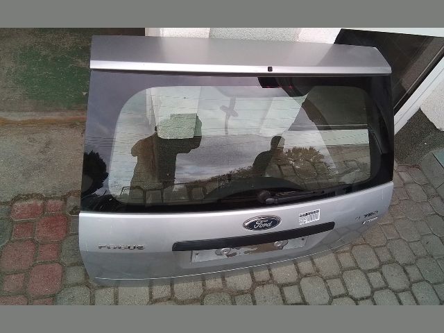 bontott FORD FOCUS II Csomagtérajtó (Részeivel)