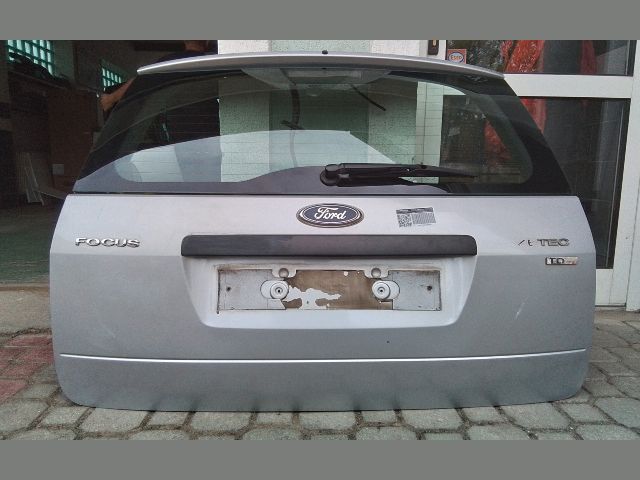 bontott FORD FOCUS II Csomagtérajtó (Részeivel)