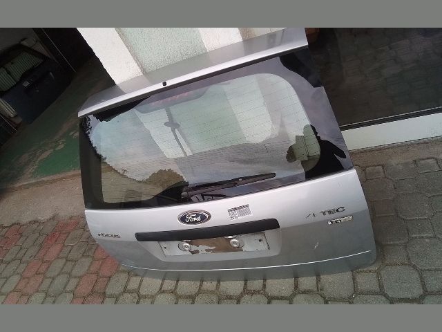 bontott FORD FOCUS II Csomagtérajtó (Részeivel)