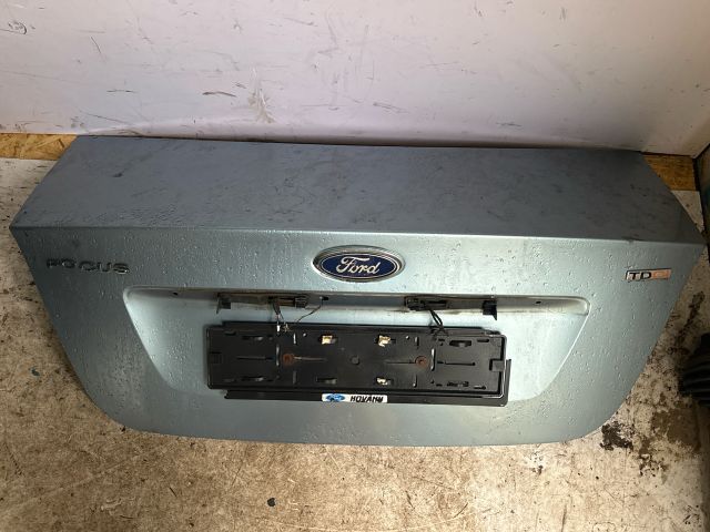 bontott FORD FOCUS II Csomagtérajtó (Részeivel)