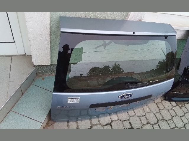 bontott FORD FOCUS II Csomagtérajtó (Részeivel)