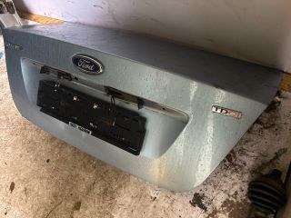 bontott FORD FOCUS II Csomagtérajtó (Részeivel)