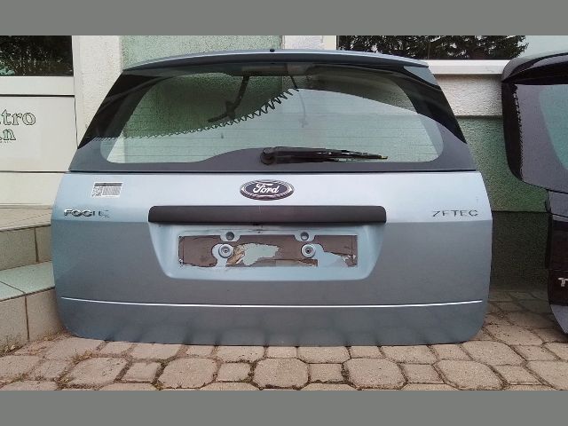 bontott FORD FOCUS II Csomagtérajtó (Részeivel)