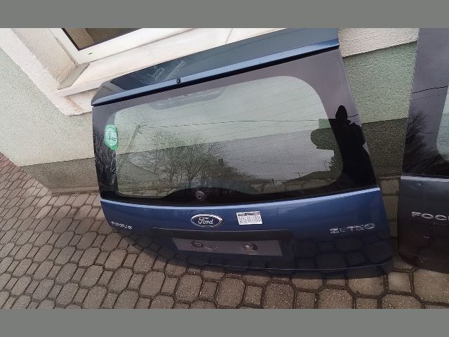 bontott FORD FOCUS II Csomagtérajtó (Részeivel)