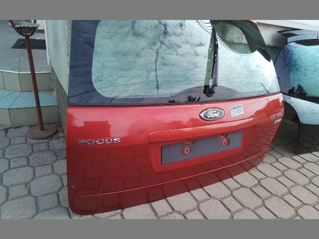 bontott FORD FOCUS II Csomagtérajtó (Részeivel)