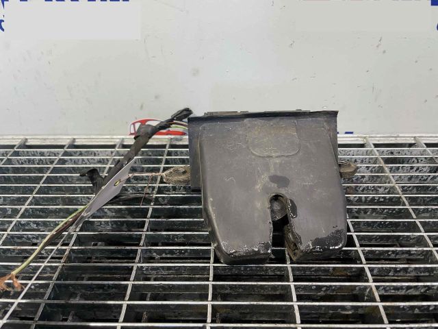 bontott FORD FOCUS II Csomagtérajtó Ütköző