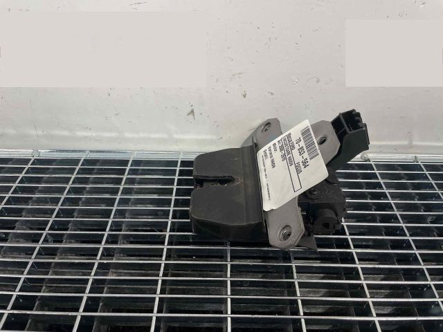 bontott FORD FOCUS II Csomagtérajtó Ütköző