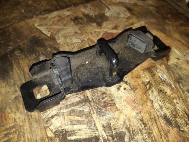 bontott FORD FOCUS II Csomagtérajtó Ütköző