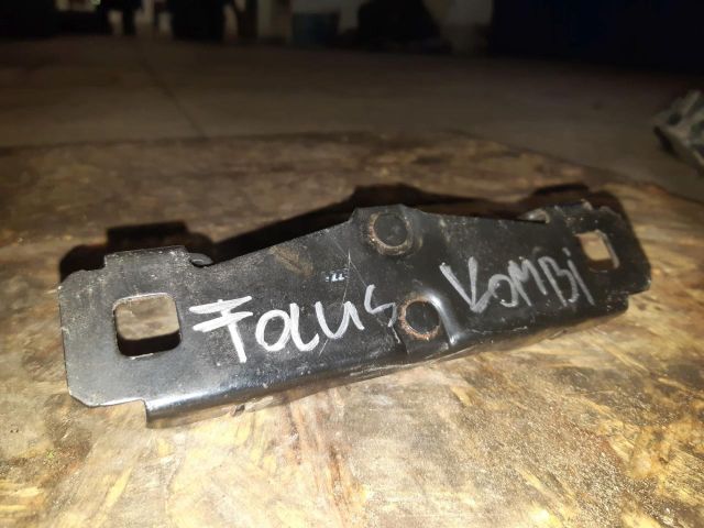 bontott FORD FOCUS II Csomagtérajtó Ütköző