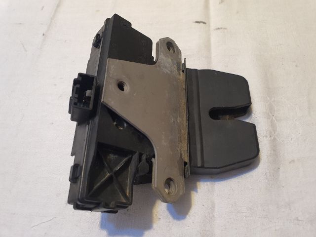 bontott FORD FOCUS II Csomagtérajtó Zárszerkezet