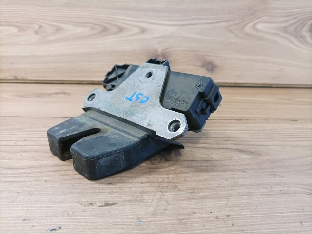 bontott FORD FOCUS II Csomagtérajtó Zárszerkezet