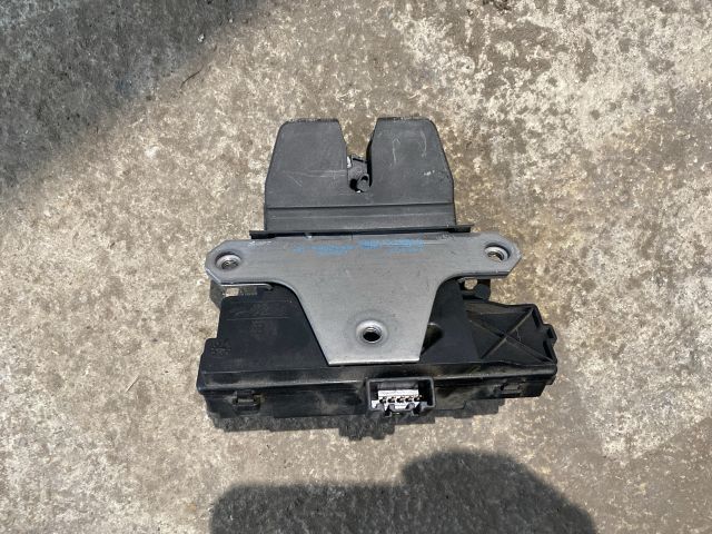 bontott FORD FOCUS II Csomagtérajtó Zárszerkezet