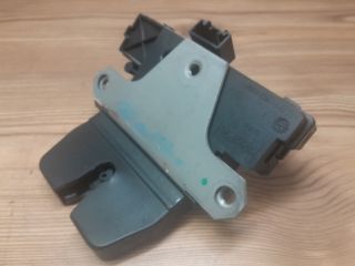 bontott FORD FOCUS II Csomagtérajtó Zárszerkezet