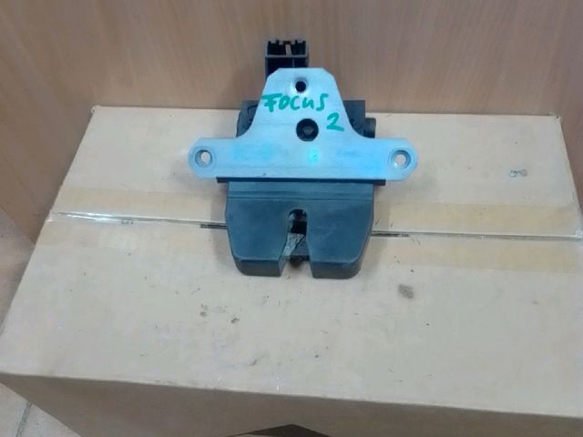 bontott FORD FOCUS II Csomagtérajtó Zárszerkezet