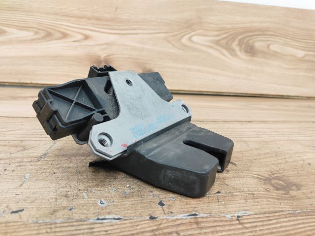 bontott FORD FOCUS II Csomagtérajtó Zárszerkezet