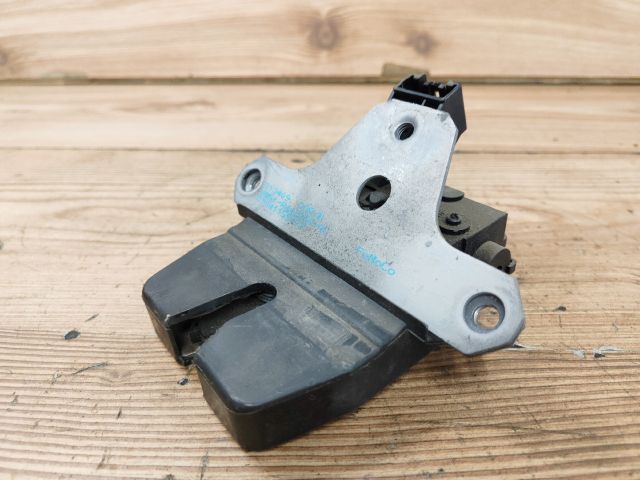 bontott FORD FOCUS II Csomagtérajtó Zárszerkezet