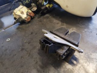 bontott FORD FOCUS II Csomagtérajtó Zárszerkezet