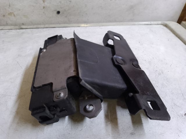 bontott FORD FOCUS II Csomagtérajtó Zárszerkezet