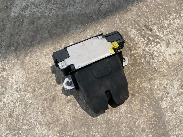 bontott FORD FOCUS II Csomagtérajtó Zárszerkezet