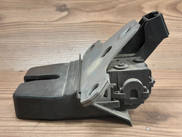 bontott FORD FOCUS II Csomagtérajtó Zárszerkezet