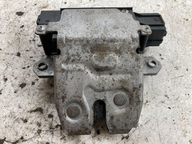 bontott FORD FOCUS II Csomagtérajtó Zárszerkezet