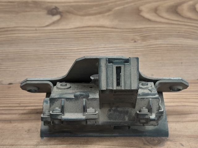 bontott FORD FOCUS II Csomagtérajtó Zárszerkezet