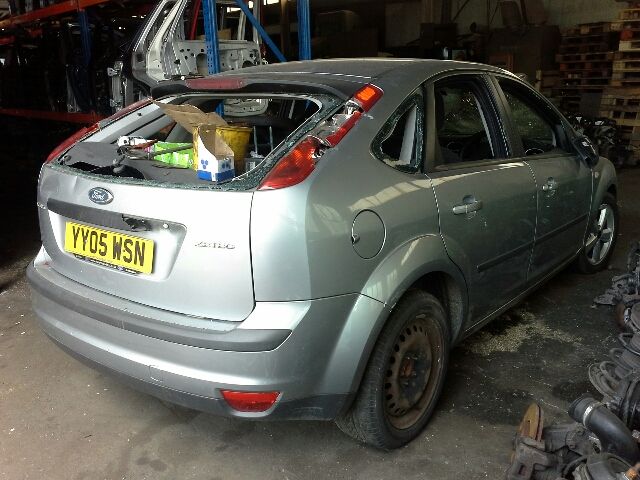 bontott FORD FOCUS II Csomagtérajtó Zárszerkezet