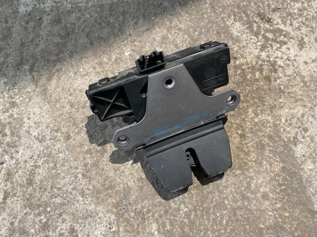 bontott FORD FOCUS II Csomagtérajtó Zárszerkezet