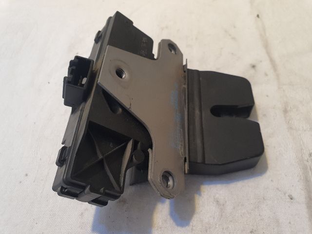 bontott FORD FOCUS II Csomagtérajtó Zárszerkezet