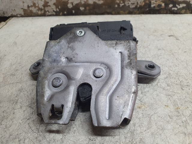 bontott FORD FOCUS II Csomagtérajtó Zárszerkezet