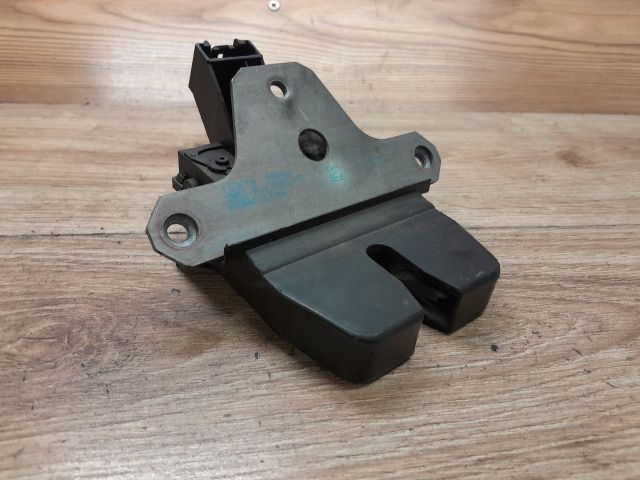 bontott FORD FOCUS II Csomagtérajtó Zárszerkezet