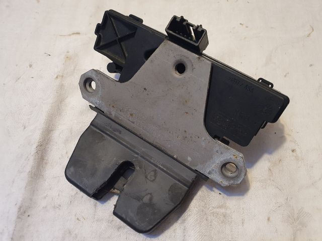 bontott FORD FOCUS II Csomagtérajtó Zárszerkezet