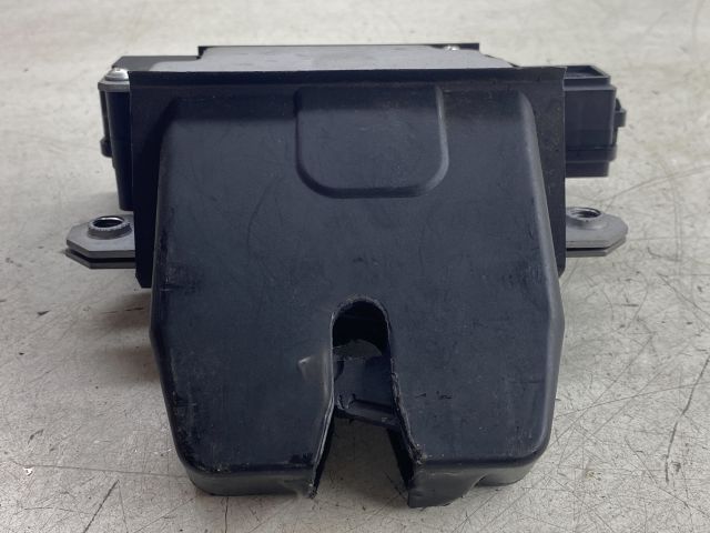 bontott FORD FOCUS II Csomagtérajtó Zárszerkezet