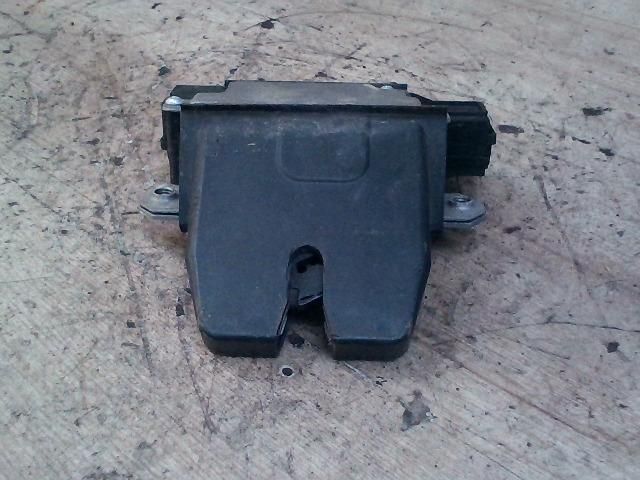 bontott FORD FOCUS II Csomagtérajtó Zárszerkezet