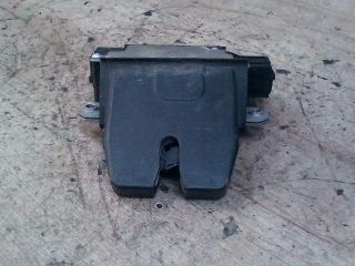 bontott FORD FOCUS II Csomagtérajtó Zárszerkezet