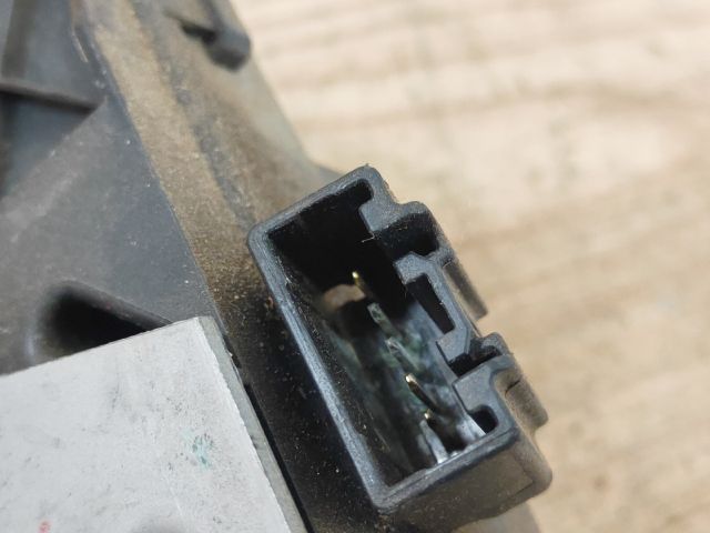 bontott FORD FOCUS II Csomagtérajtó Zárszerkezet