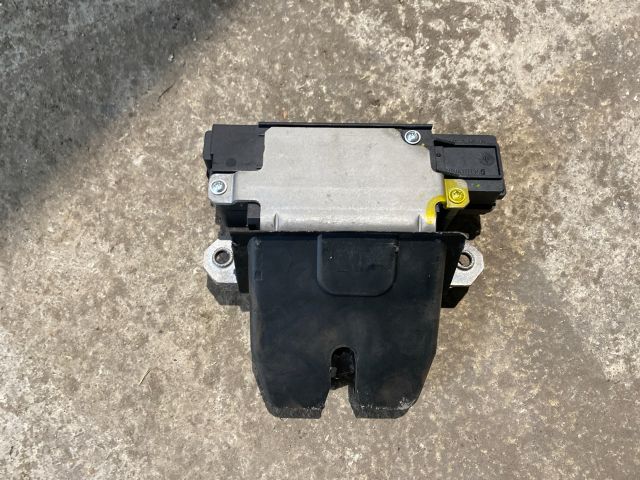 bontott FORD FOCUS II Csomagtérajtó Zárszerkezet