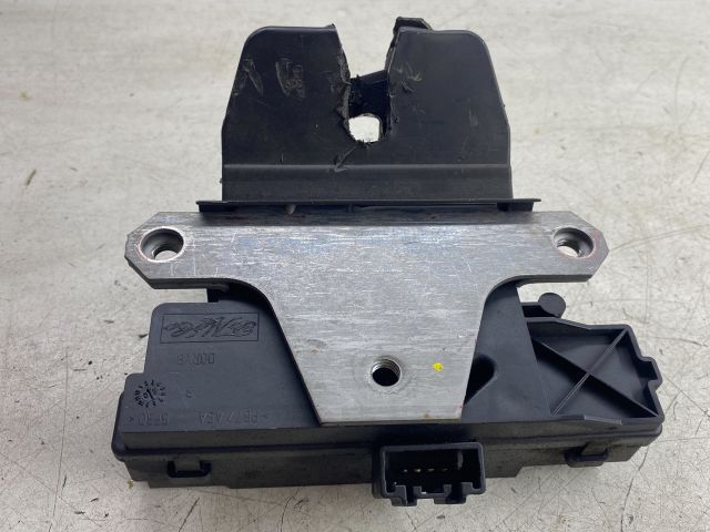 bontott FORD FOCUS II Csomagtérajtó Zárszerkezet