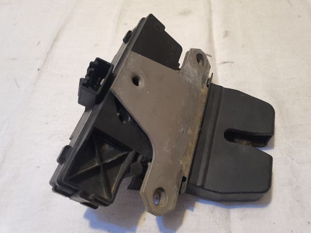 bontott FORD FOCUS II Csomagtérajtó Zárszerkezet