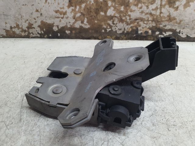 bontott FORD FOCUS II Csomagtérajtó Zárszerkezet