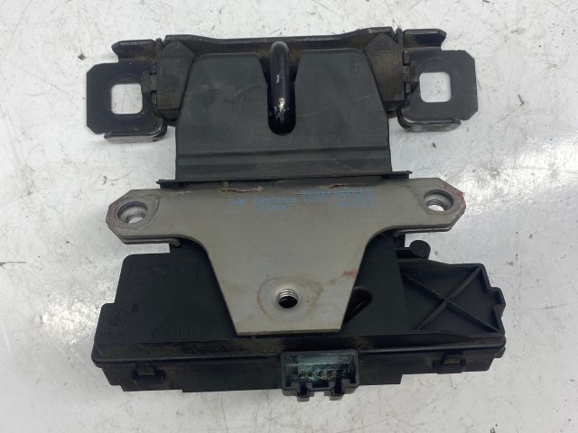 bontott FORD FOCUS II Csomagtérajtó Zárszerkezet