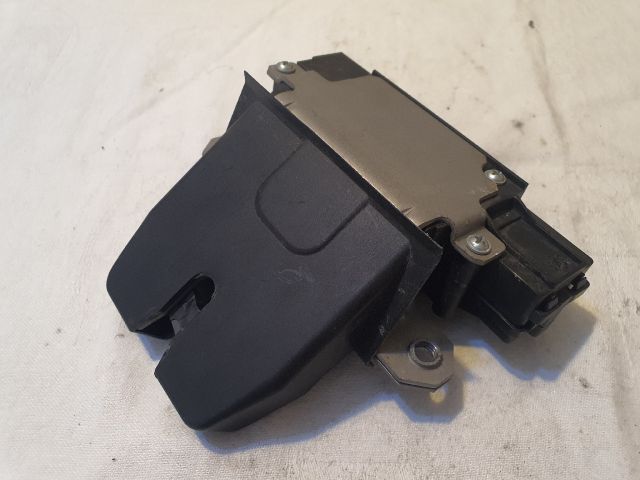 bontott FORD FOCUS II Csomagtérajtó Zárszerkezet