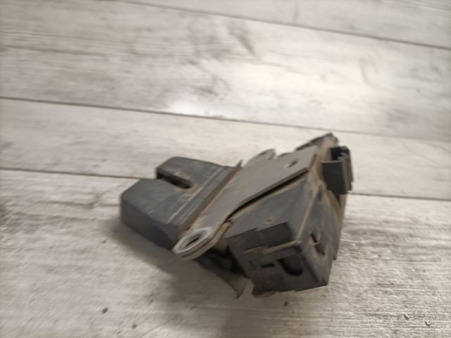 bontott FORD FOCUS II Csomagtérajtó Zárszerkezet