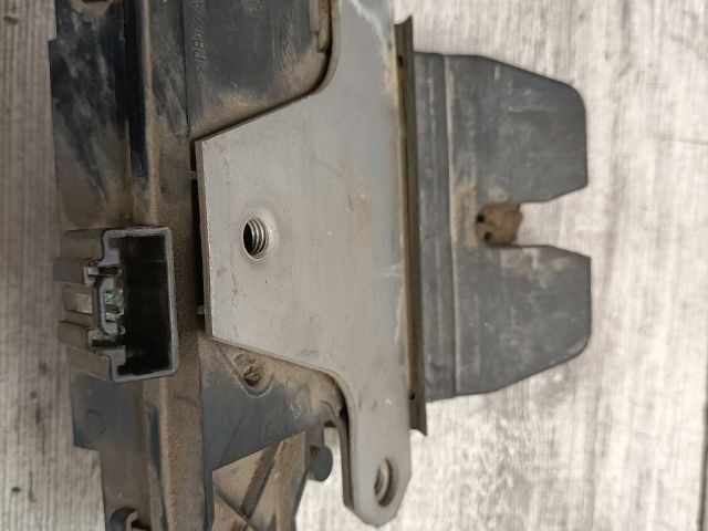 bontott FORD FOCUS II Csomagtérajtó Zárszerkezet