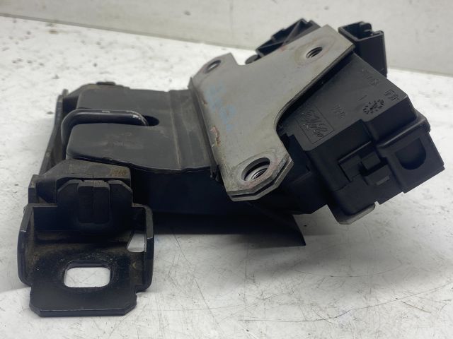 bontott FORD FOCUS II Csomagtérajtó Zárszerkezet