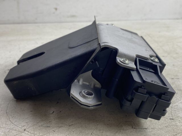 bontott FORD FOCUS II Csomagtérajtó Zárszerkezet